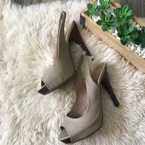 Jessica Simpson high heels 🔥